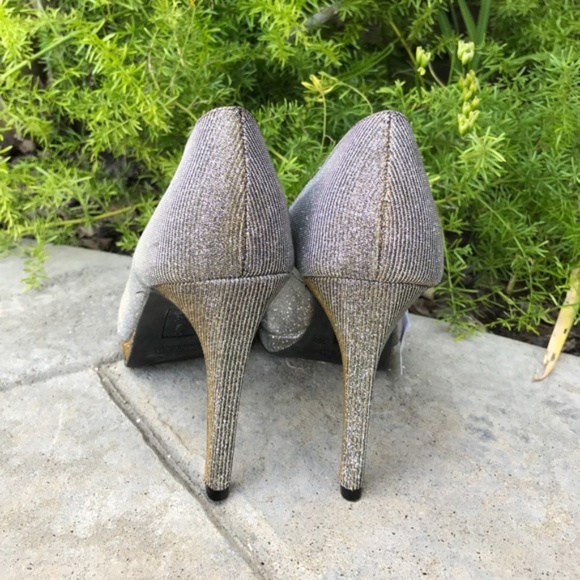 NWT Fioni Gold & Silver Iridescent Heals 9 1/2 - Picture 4 of 4